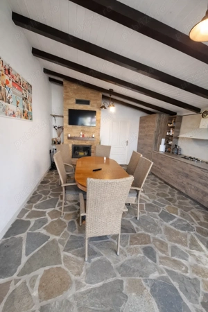 Proprietate completă gata de mutat: casă + 2 apartamente + piscină, curte  - imagine 7