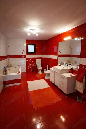 Proprietate completă gata de mutat: casă + 2 apartamente + piscină, curte  - imagine 11