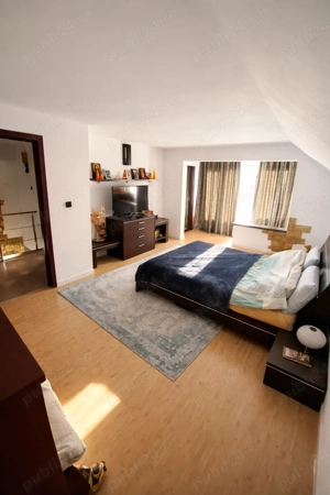 Proprietate completă gata de mutat: casă + 2 apartamente + piscină, curte  - imagine 15