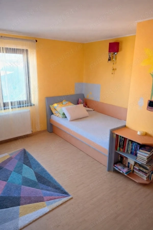 Proprietate completă gata de mutat: casă + 2 apartamente + piscină, curte  - imagine 16