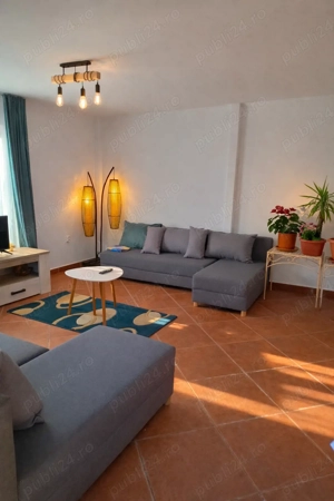 Proprietate completă gata de mutat: casă + 2 apartamente + piscină, curte  - imagine 19