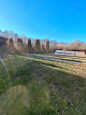 Proprietate completă gata de mutat: casă + 2 apartamente + piscină, curte  - imagine 20