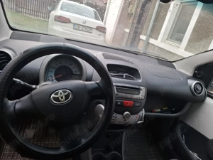 Vând auto Toyota Aygo an 2010 benzina gpl - imagine 3