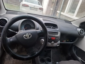 Vând auto Toyota Aygo an 2010 benzina gpl - imagine 4