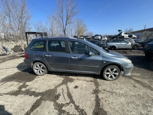 Dezmembrez Peugeot 307 SW 1.6 HDi 110Cp 80kW an 2005 Break Facelift - imagine 4