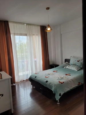 Inchiriez aparartament decomandat cu parcare privata