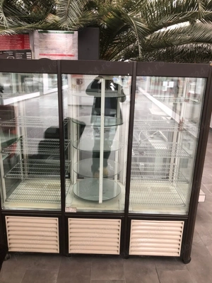 Vand vitrina cofetarie