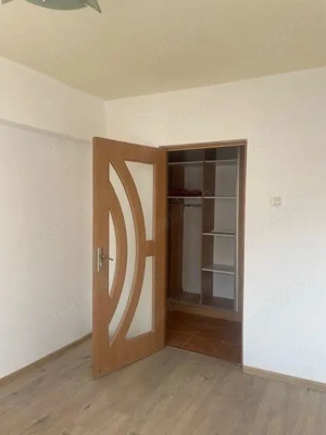 Vand apartament , 3 camere , renovat , etaj 1 , zona Unic , central - imagine 12