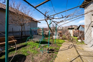 Casa de vanzare cu 2 camere si teren 1068 mp zona Renașterii - imagine 2