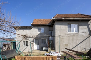 Casa de vanzare cu 2 camere si teren 1068 mp zona Renașterii