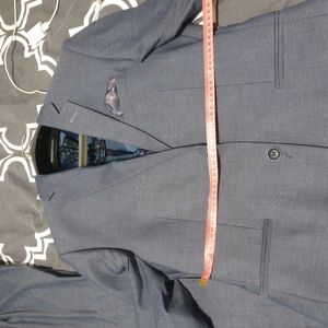 Costume de vânzare.Purtate doar o singură dată.