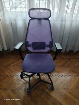 Vand scaun de birou Ikea cu plasa, stare perfecta.