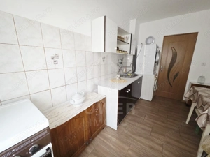 Apartament 3 camere de închiriat - Vasile Aaron - imagine 8
