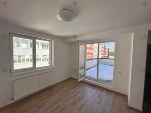 Garsonieră decomandată, modernă, cu terasă și parcare   Str. Biruinței - imagine 3