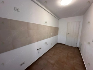 Garsonieră decomandată, modernă, cu terasă și parcare   Str. Biruinței - imagine 5