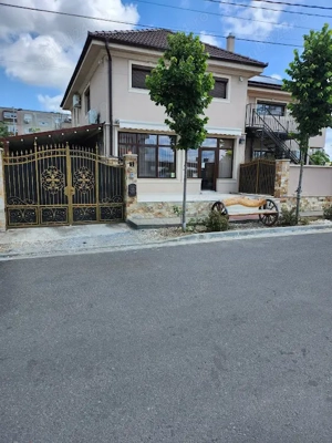 Vila de vanzare cu destinatia de locuit si comercial in Oradea