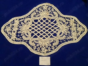 Această dantelă vintage cu model floral este o piesă frumoasă și unică. Poate fi utilizată pentru a 