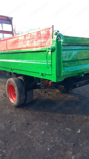 Remorca basculabila pe o axa