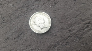 1 lira 1990 regina elizabeth