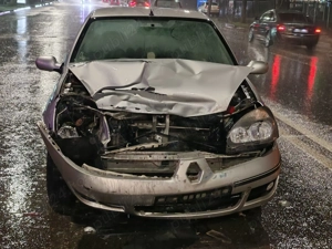 Renault Symbol lovit frontal  - imagine 2