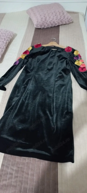 vand 3 rochii catifea Nissa