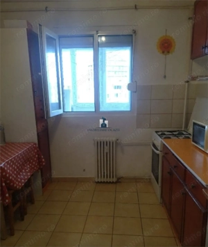 Vanzare Apartament 3 Camere Semidecomandat Sos.Berceni - imagine 2