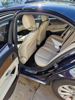 Mercedes Benz E Class  - imagine 6