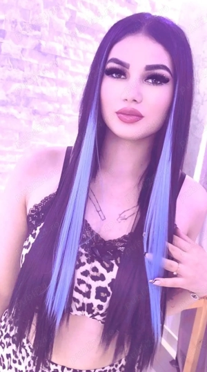 singura in locație totul fără 