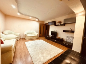 Inchiriez apartament 3 camere , decomandat , vedere 2 parti, zona Dambovita