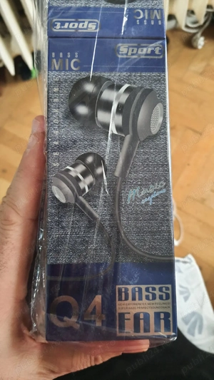 Set 20 casti Q4 Bass Far sigilate ,casti sport cu fir si buton start stop albe