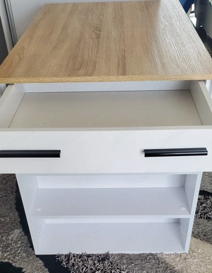 Masă nouă de bucătărie cu rafturi și sertar