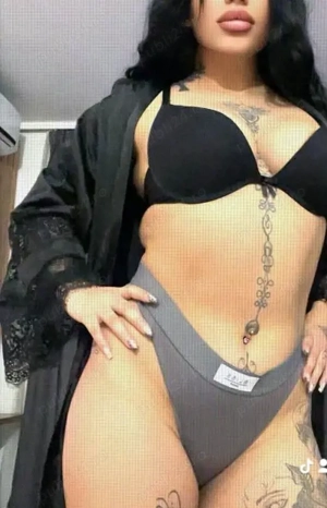 bruneta sexi  - imagine 2