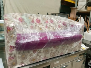 canapea mica pentru două persoane