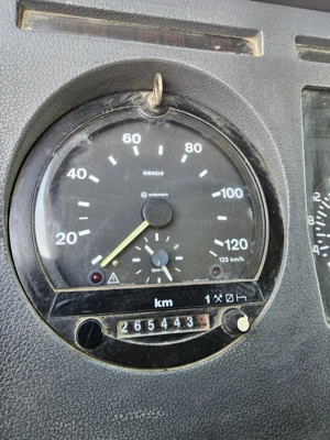 camion cu macara - imagine 4