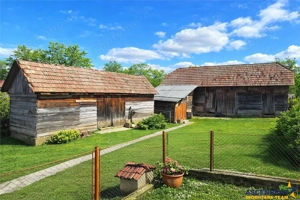 Tur 3D!4.300 mp teren, pomicultura +casa traditionala, anexe, Craiesti, Mures