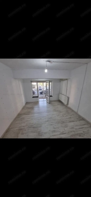 Spațiu comercial Central - Capitol - Asirom - Intrare din str. Mircea cel Bătrân  - imagine 2