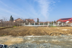 Teren intravilan curti constructii- zona in plina dezvoltare- Micalaca - imagine 2