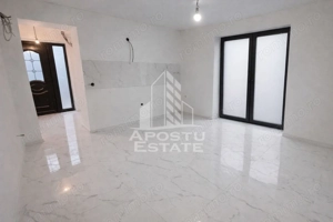 Apartament cu 2 camere, 120 mp teren, renovat integral, zona Balcescu