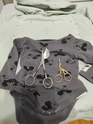 Transform hăinuța copilului în broderie   amintire personalizată