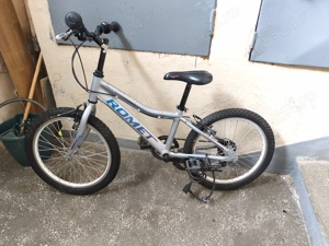 Bicicletă copii pe 20 inch, cauciucuri noi, pregătită pentru plimbare 