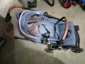 Vând cărucior pliabil 150 de leiși bicicleta 100