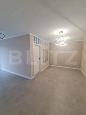 Apartament cu 3 camere, incalzire in pardoseala, terasa de 10 mp, zona centrala - imagine 2