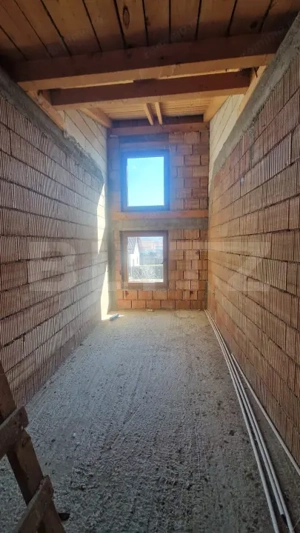 Casa 5 camere Tarlungeni (nu Izvor)  teren 800 m, cartier nou - imagine 16