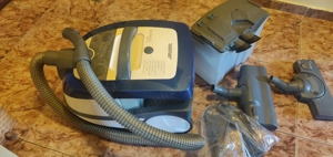 Aspirator, fara sac, pe baza de apa, cu accesorii 