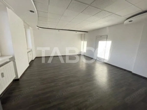 Spatiu comercial la strada 3 camere 150 mpu curte parcari Terezian