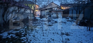 Casa demolabila, 50 mp, teren 327 mp, zona 1 Mai - imagine 2