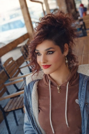 Buna sunt Mina matura noua pe orasul vostru !!!