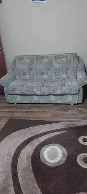 Canapea extensibila, cu cadru metalic,