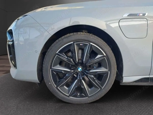 BMW Seria 7 M 760 e xDrive G70 - imagine 18