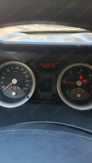 Vand Renault Megane 2 din anul 09.12.2004 - imagine 2